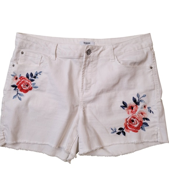 Kensie Pants - White Floral Embroidered Denim Jean Shorts Size 10/30 Raw Hem Coquette Feminine